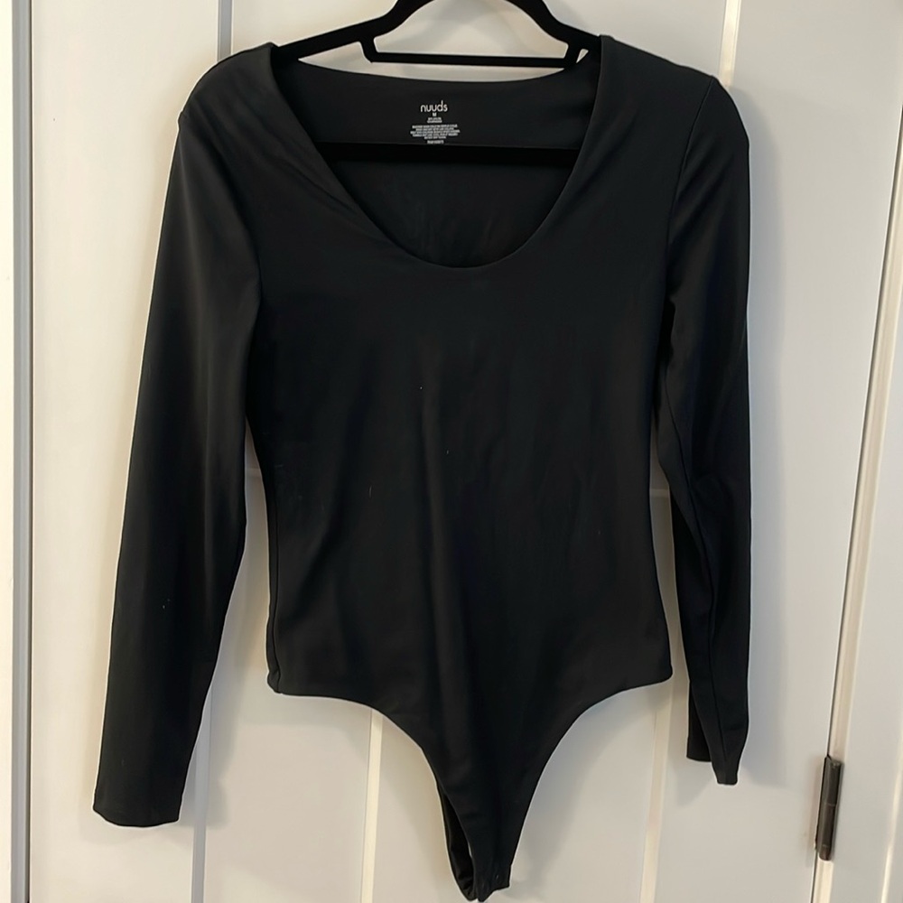 Nuuds Long Sleeve Scoop Neck Bodysuit in M